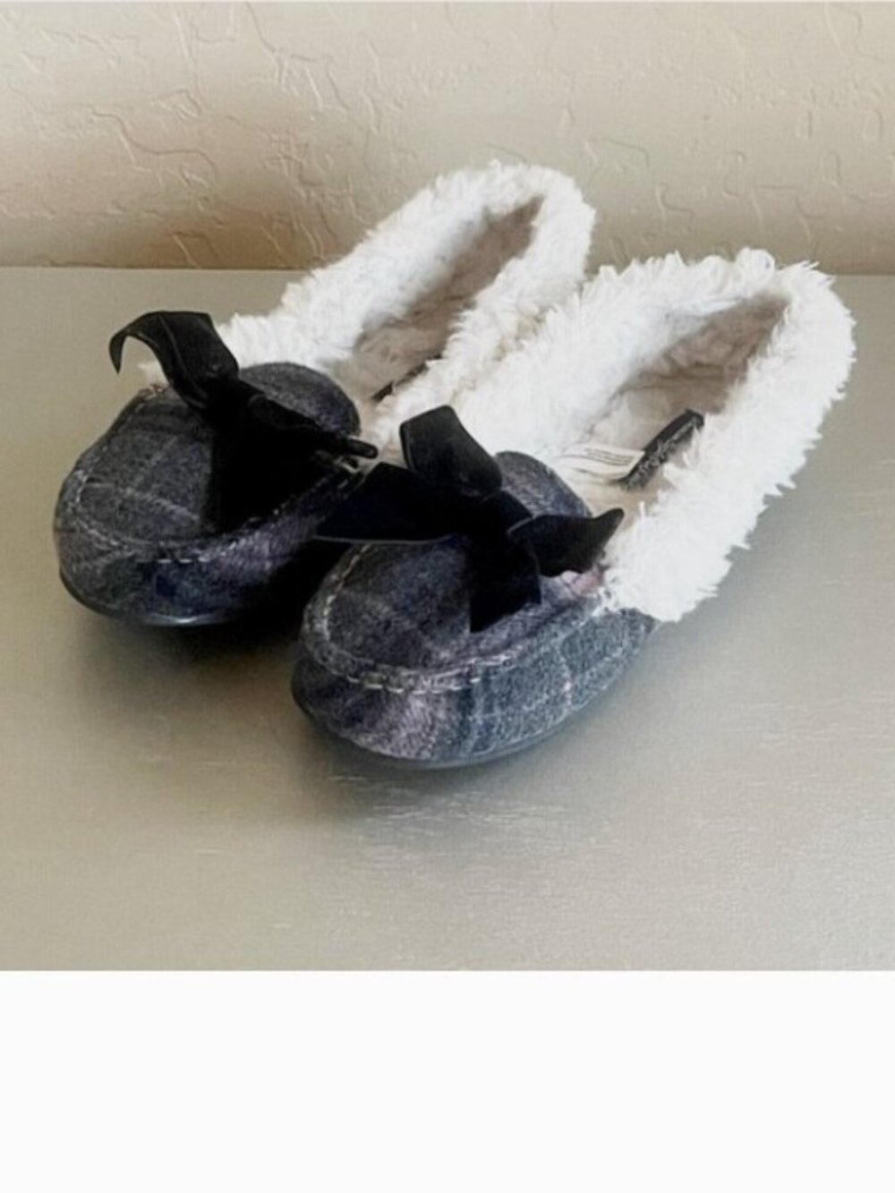 American Eagle Moccasin Slippers 6 Gray Blue Plaid Faux Fur Lined EUC Worn Once!